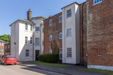 Bell House, Headley Close, Alresford 2 bed flat for sale