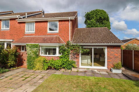 Hasted Drive, Alresford 3 bed end of terrace house for sale