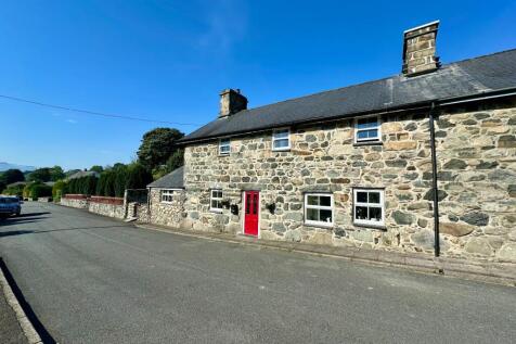 Blaenddol, 1 Meirion Terrace... 2 bed semi