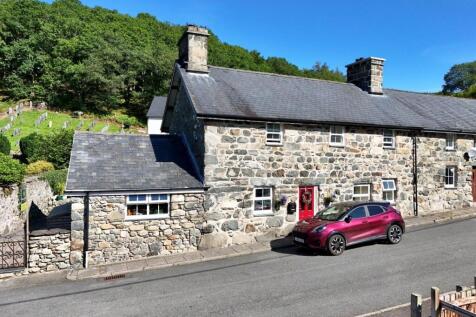 Blaenddol, 1 Meirion Terrace... 2 bed semi