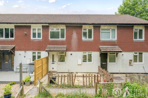 Forest Drive, Tidworth, Wiltshire 3 bed terraced house for sale