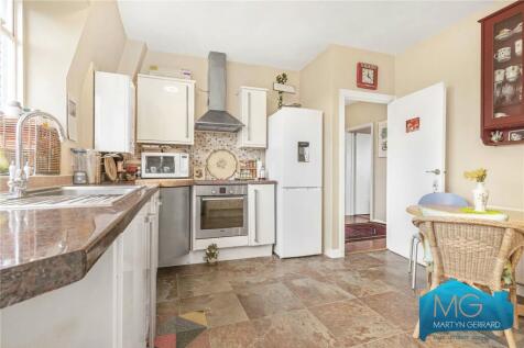 Lyttelton Road, London, N2 3 bed apartment for sale