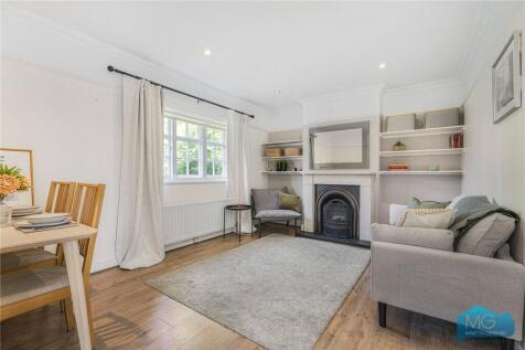 3 bedroom maisonette for sale