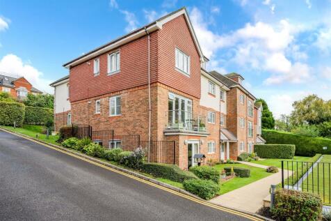 St. Monicas Road, Kingswood, Tadworth 2 bed apartment for sale