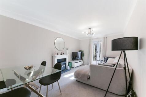 Lyme Regis Road, Banstead 2 bed apartment for sale