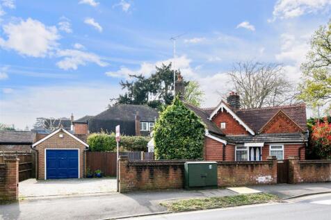 Garratts Lane, Banstead 2 bed detached bungalow for sale