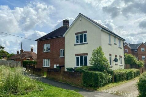 2 bedroom link detached house for sale