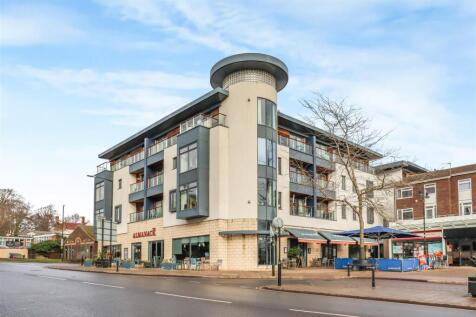 Abbey End, Kenilworth 2 bed penthouse for sale