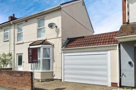 Caulfield Road, Swindon SN2 2 bed semi