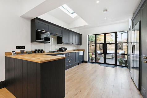 4 bedroom terraced house for sale