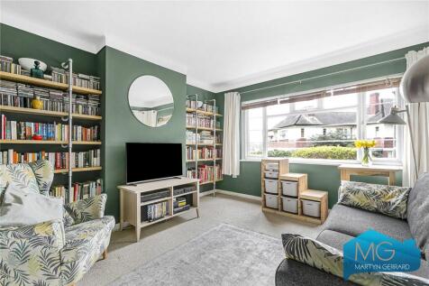 Nether Street, London, N12 2 bed maisonette for sale