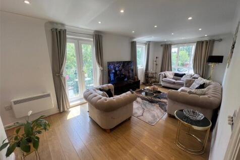 Glebelands Close, London, N12 2 bed apartment for sale