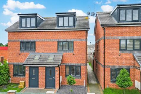 3 bedroom semi-detached house for sale