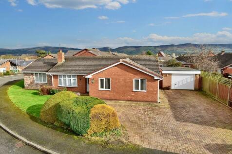 4 bedroom detached bungalow for sale