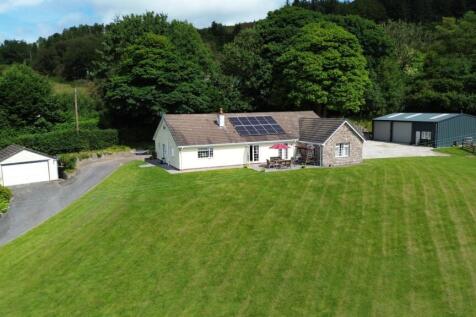 4 bedroom detached bungalow for sale
