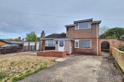3 bedroom link detached house for sale