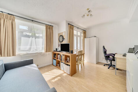Albert Drive, London SW19 2 bed apartment for sale