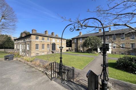 Connaught Mews, Woolwich, SE18 2 bed flat for sale