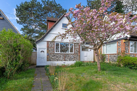 Church Crescent, Hertfordshire CM21 2 bed detached house for sale
