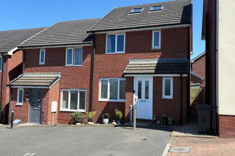 4 bedroom semi-detached house for sale
