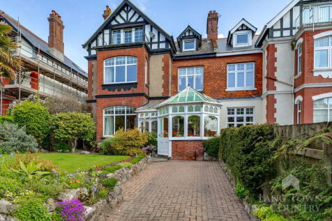 6 bedroom semi-detached house for sale