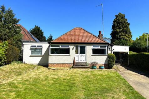 Hertford Road, Stevenage 3 bed detached bungalow for sale