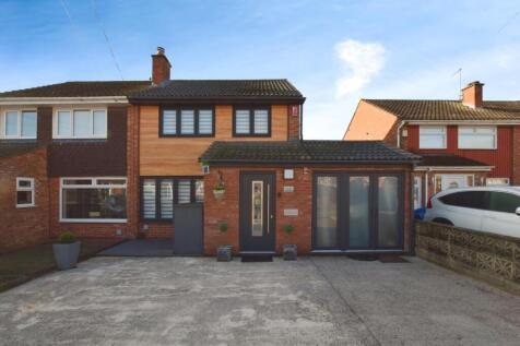 3 bedroom semi-detached house for sale