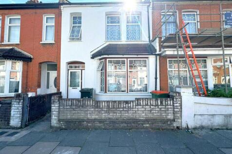 Southend Road, London 3 bed terraced house for sale