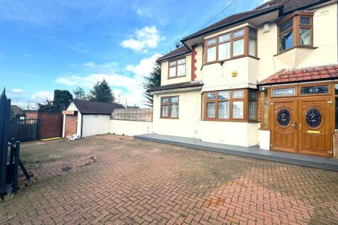 Mellows Road, Ilford 6 bed end of terrace house for sale