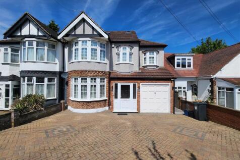 Stoneleigh Road, Clayhall, IG5 6 bed semi