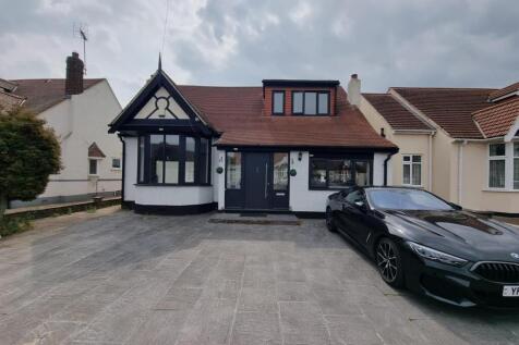 Westrow Gardens, Seven Kings, Ilford 6 bed bungalow for sale