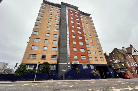 Hainault Street, Ilford 2 bed flat for sale