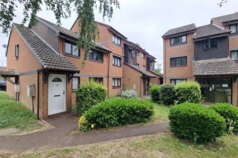 Capstan Close Romford, RM6 4PY 1 bed flat for sale