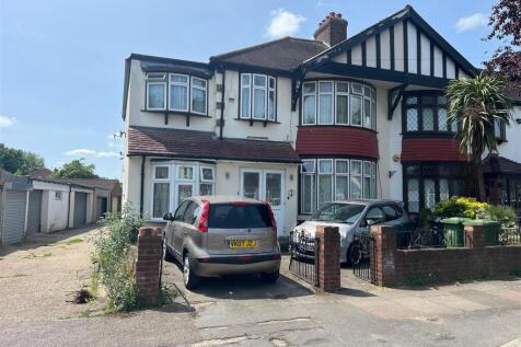 Sandhurst Drive, Ilford 4 bed house for sale