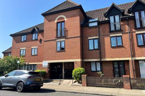 Golding Court, Ilford 1 bed flat for sale
