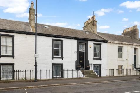 6 bedroom town house for sale