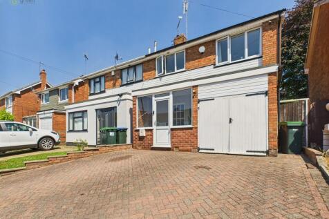 3 bedroom semi-detached house for sale