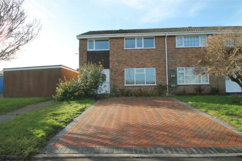 4 bedroom end of terrace house for sale