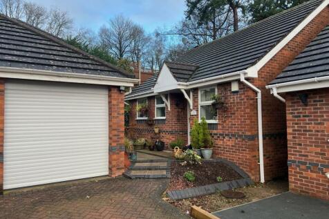 Lords Lane, Stourbridge, DY7 5PE 2 bed detached bungalow for sale