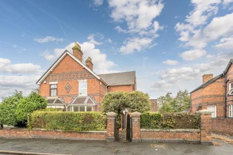 Brettell Lane, Brierley Hill, DY5 3LT 3 bed semi