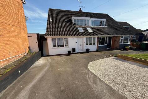 Churchill Road, Halesowen, B63 4NA 3 bed semi