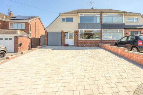 3 bedroom semi-detached house for sale