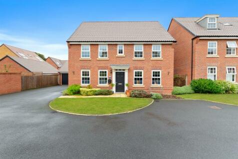 4 bedroom detached house for sale