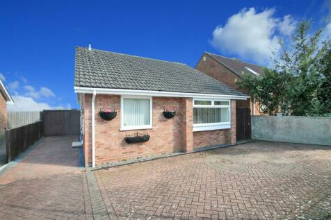 2 bedroom semi-detached bungalow for sale