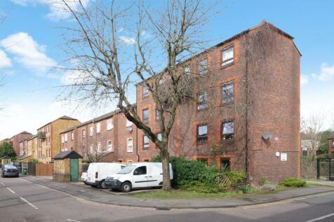 Hartington Close, Sudbury 2 bed flat for sale