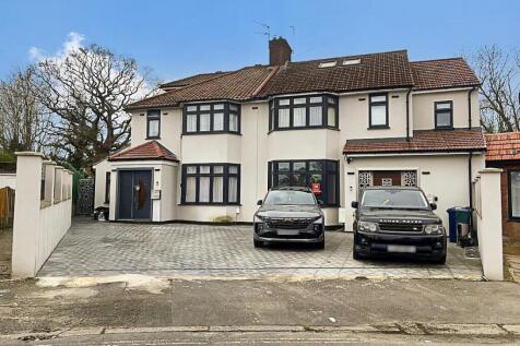 4 bedroom semi-detached house for sale