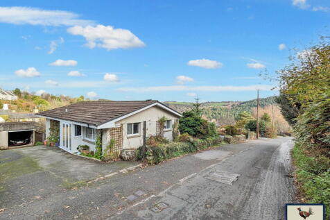 Chapel Street, Gunnislake, PL18 9NA 3 bed detached bungalow for sale