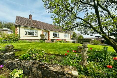 4 bedroom detached bungalow for sale