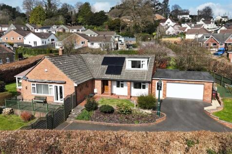Bakers Hill, Tiverton EX16 3 bed detached bungalow for sale