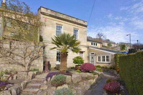 3 bedroom link detached house for sale